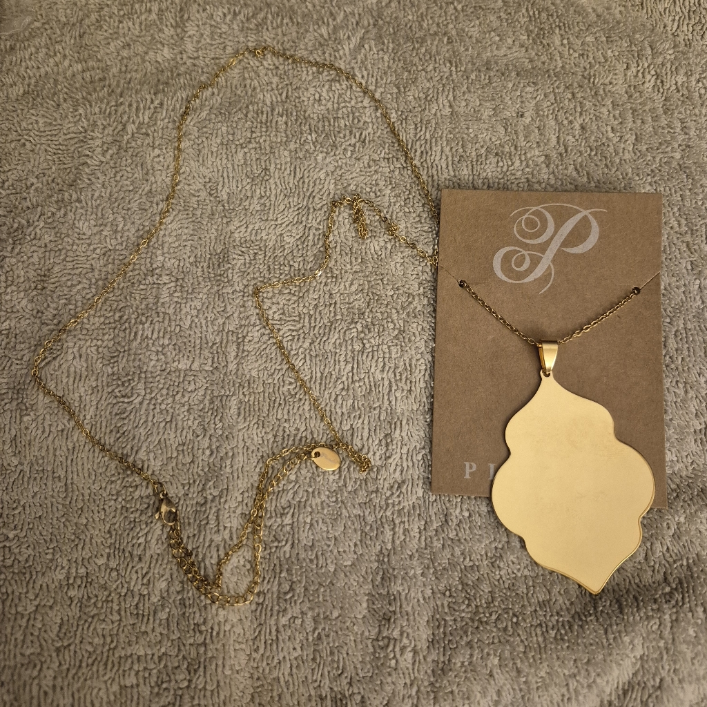 Gold Pendant Necklace 22$